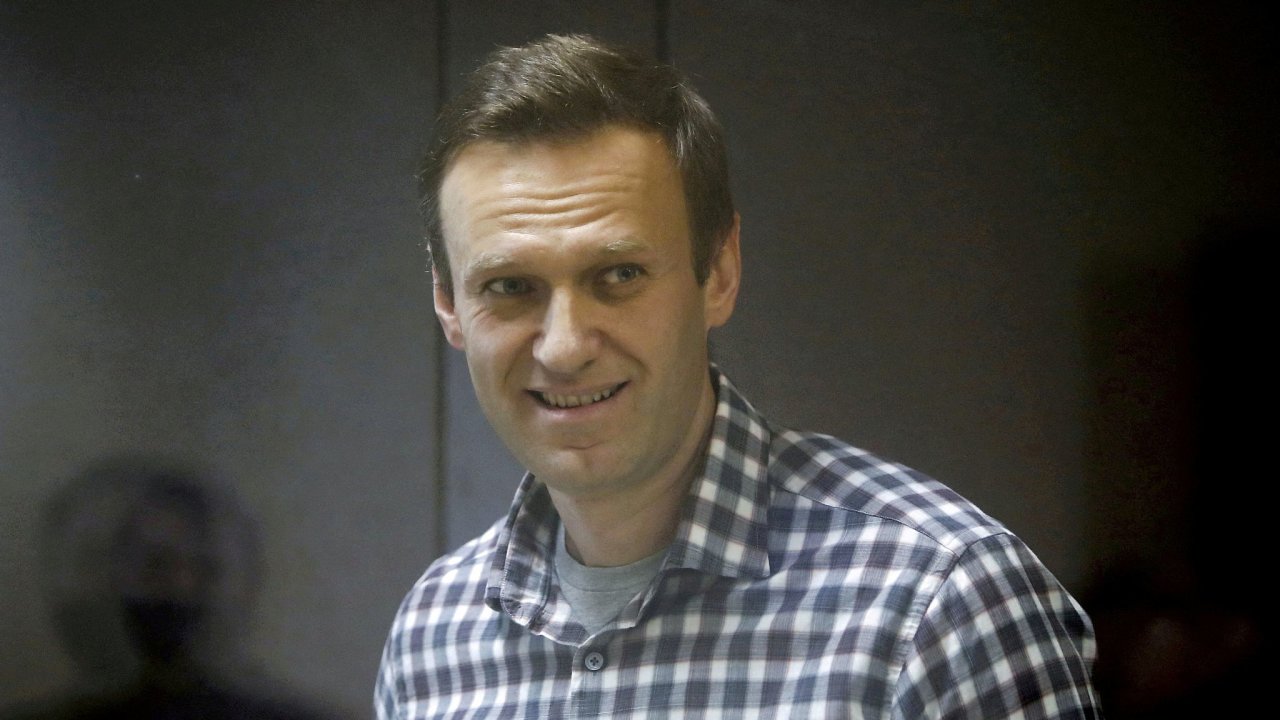Alexej Navalnyj bìhem soudu.