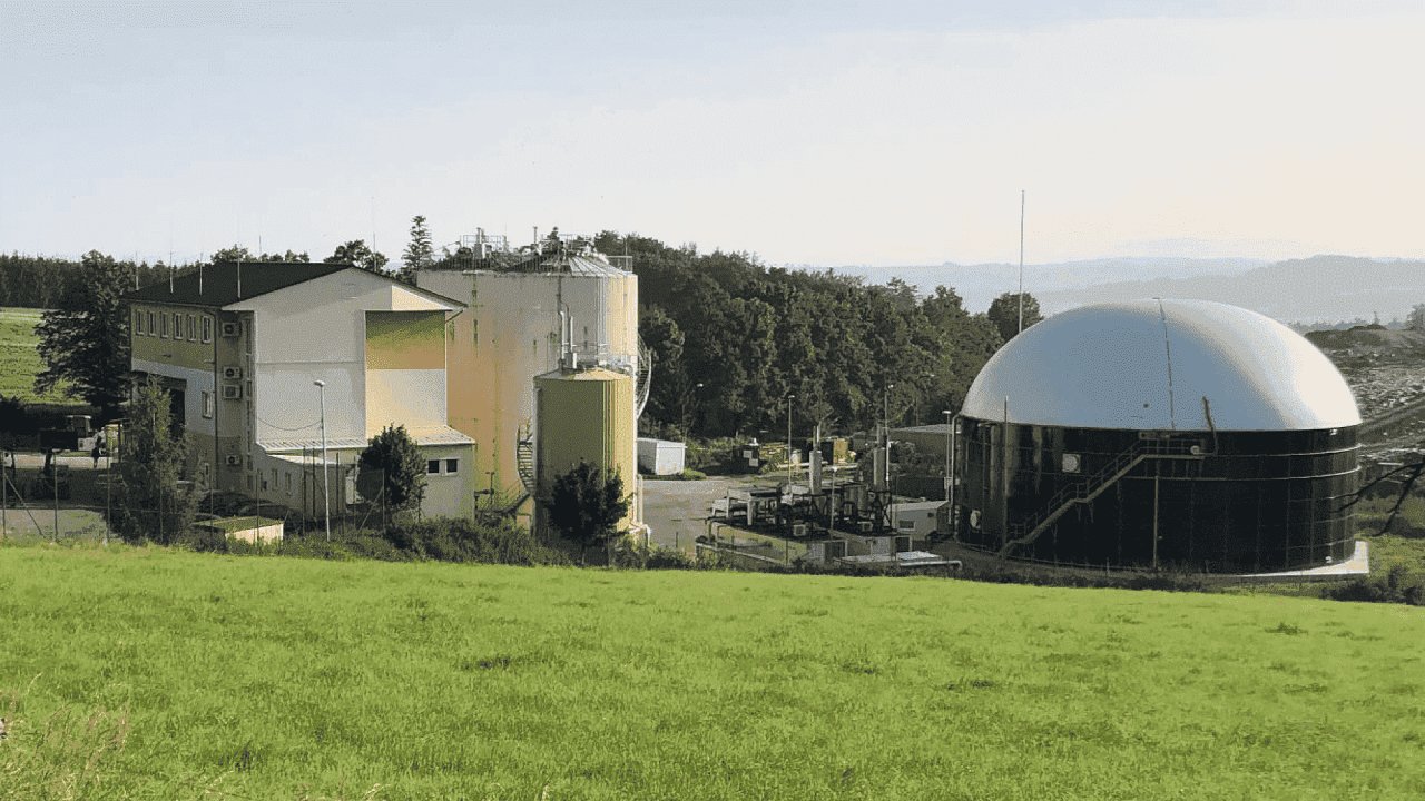 Bioplynová stanice spoleènosti Anaerobic Power Biogas Benešov (APBB) v Pøibyšicích u Benešova
