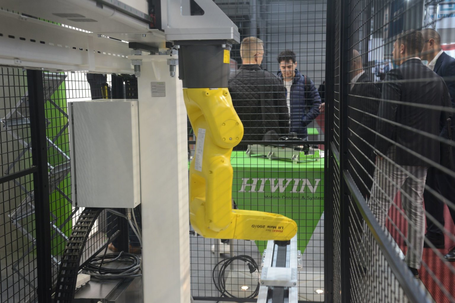 pojezdov drha HIWIN LT-T s robotem Fanuc LR Mate 200iD