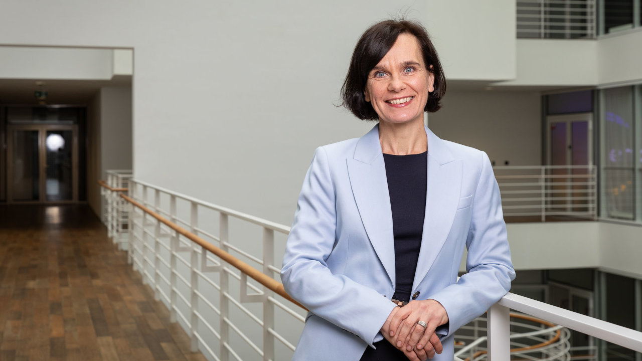 Pod m pekvapuje, e i velk spolenosti stle maj tm lid, kte kad rno trv dv hodiny tm, e si otevou bankovn vpisy, manuln pepou do excelu zstatky na tech a pak to setou.