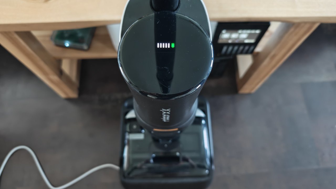 Modern mop Roborock F25 v testu proti robotm