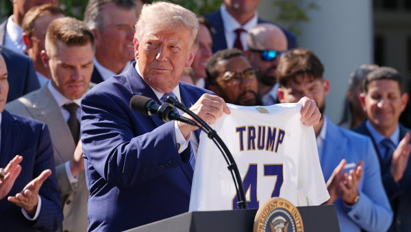 Podle Trumpa je clo nejhezčím slovem ve slovníků. Hledá tak nové a nové...