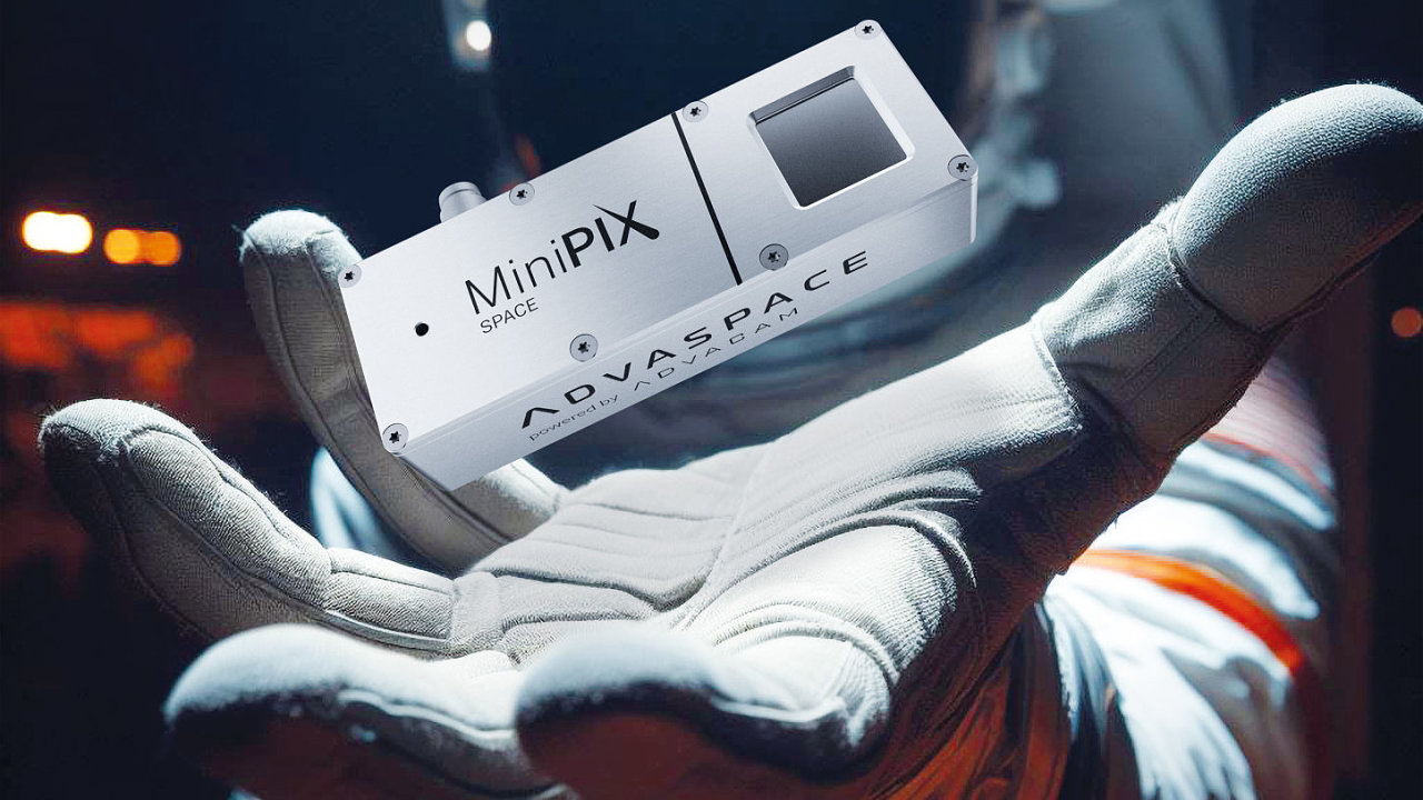 Vizualizace ��sticov�ho detektoru MiniPIX Space pro monitoring a p�edpov��...