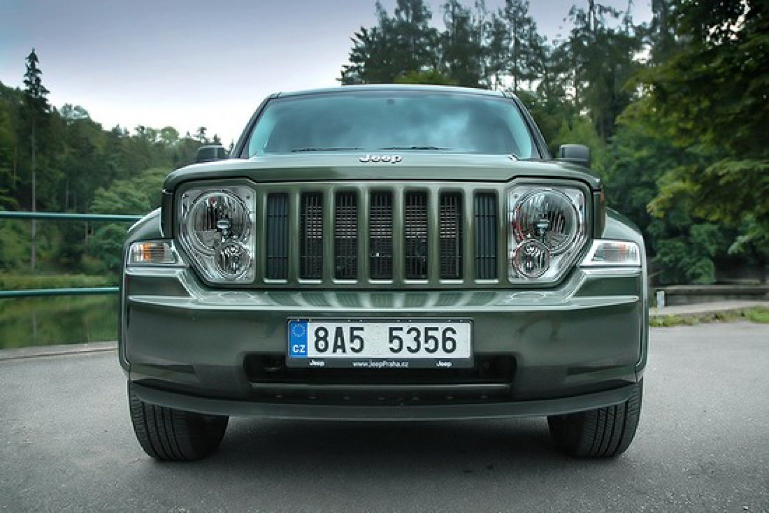 jeep_cherokee_02__550x367_.jpg