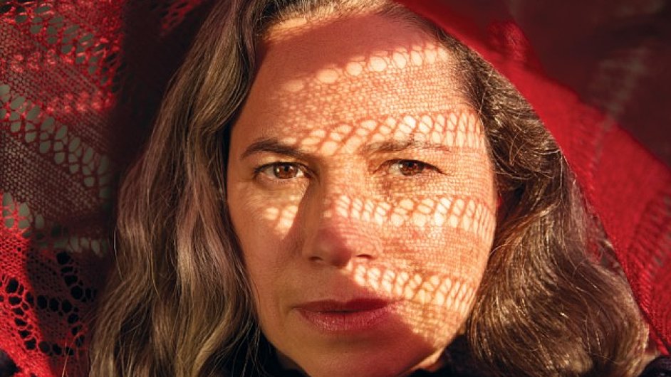 Natalie Merchantov k nov desce natoila tak dokumentrn film.