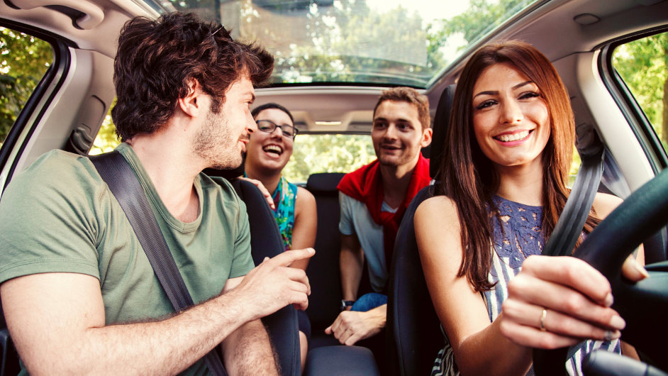 BlaBlaCar je nejvìtší komunita pro spolujízdu na svìtì. Spojuje øidièe s volnými místy v autì a cestující na stejné trase. Díky spolujízdì pak šetøí èas i peníze.