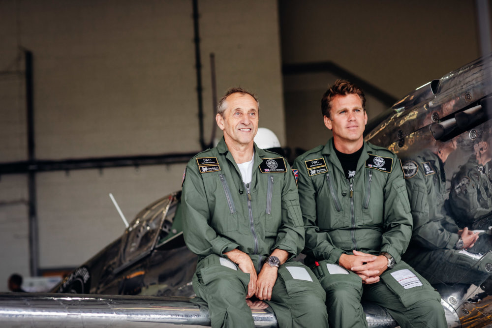 Piloti Steve Brooks (vlevo) a Matt Jones na startu expedice Silver Spitfire - The Longest Flight