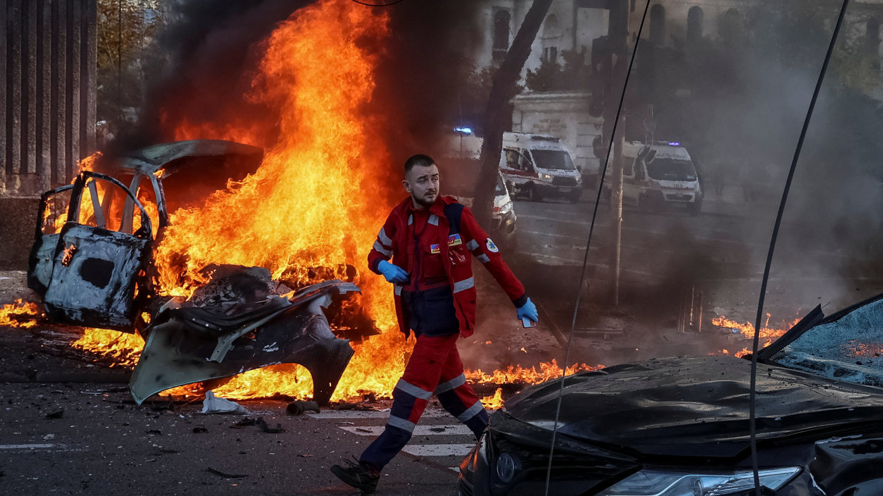 Ulice Kyjeva po pondlnm bombardovn