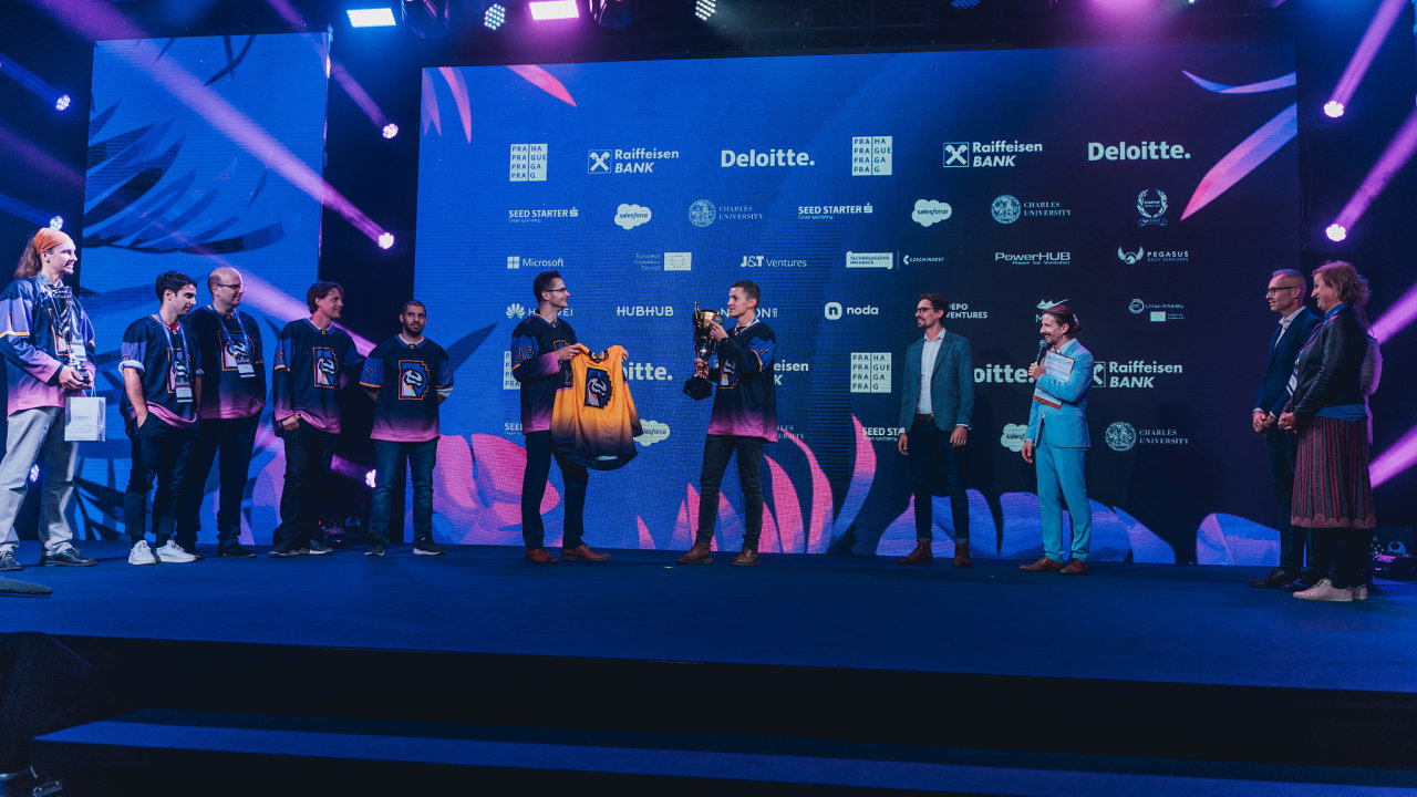 Pavel Jirnek z Flowboxu pevzal v ter na Disraptors Summitu pohr pro evropsk start-up roku.