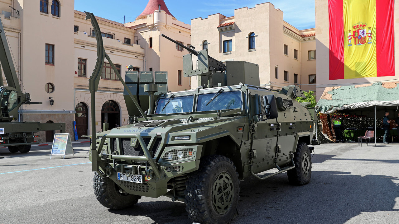 Vozidlo URO VAMTAC (High Mobility Tactical Vehicle) ST5 BN3 panlsk armdy v Barcelon