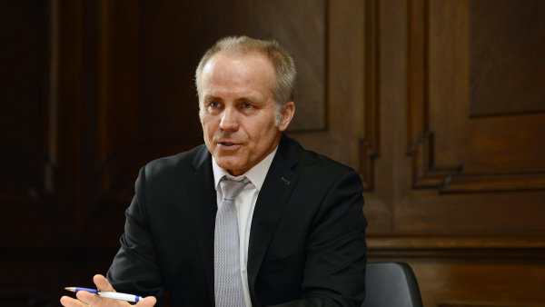 Stát při pojišťování cizinců selhal, ale klamat klienty nemůžete, řekl soud Sehnalově pojišťovně. A potvrdil pokutu 5 milionů