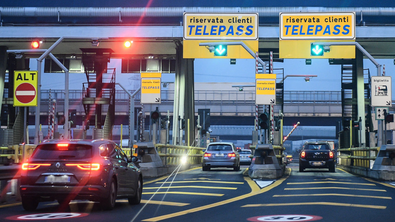M�tn� br�ny Telepass na italsk� d�lnici.