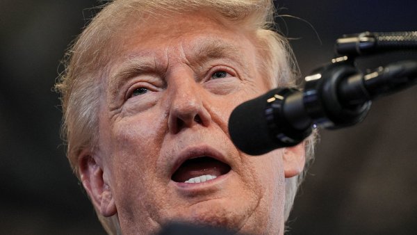 Americk� prezident Donald Trump prohl�sil, �e po por�ce �r�nu prohl�s�...