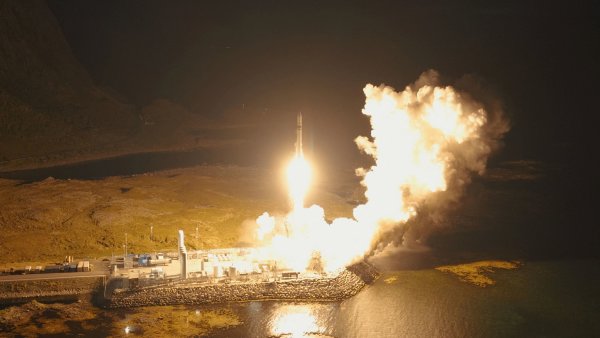 Prvn� �sp�n� start rakety n�meck�ho start-upu Isar v Norsku.