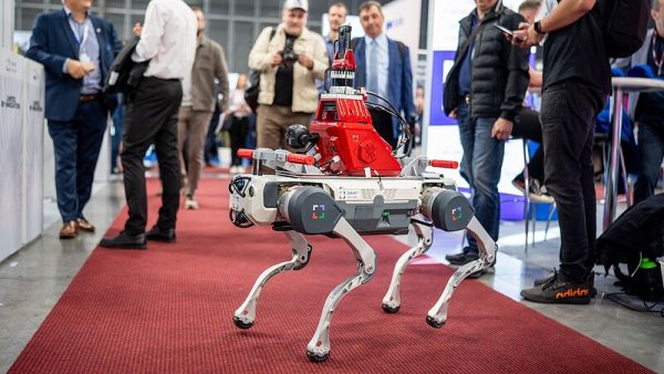 V �ter� 29. z��� m��ete od 12:30 sledovat �iv� tiskovou konferenci k...