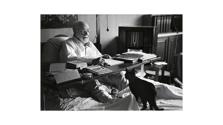 Henri Matisse in bed working his black cat at his feet Cimiez Nice France 1949 Robert Capa