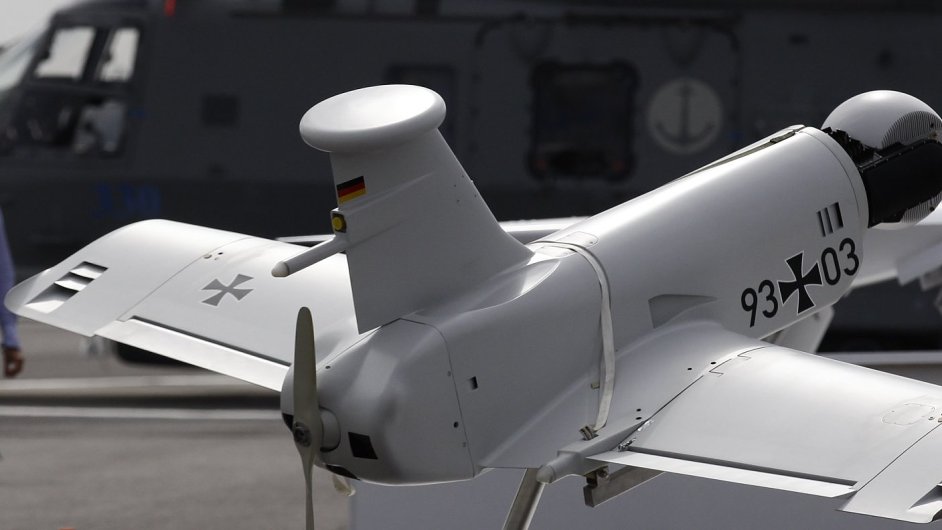Drone znaky Airbus na kvtnov air show v Berln.