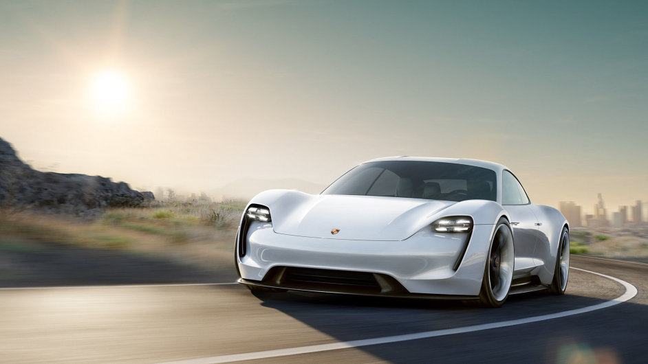 Porsche koncept svho elektromobilu Mission E poprv ukzalo loni na autosalonu ve Frankfurtu.