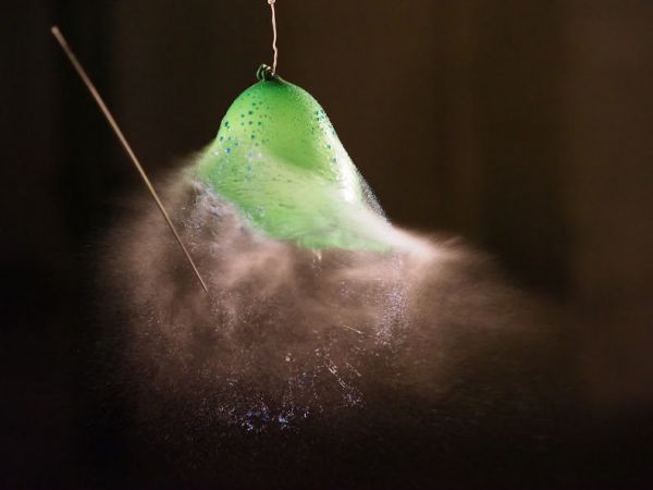 Nov&yacute; Olympus dok&aacute;�e v pln&eacute;m rozli&scaron;en&iacute; fotit rychlost&iacute;, kterou se to�&iacute; filmy