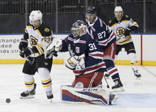 Pastr�&aacute;k bodoval podes&aacute;t&eacute; v �ad�, Pavelec st�&iacute;dal Lundqvista