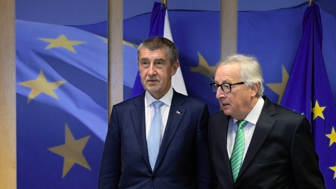 esk premir Andrej Babi se v Bruselu seel s pedsedou Evropsk komise Jeanem-Claudem Junckerem.