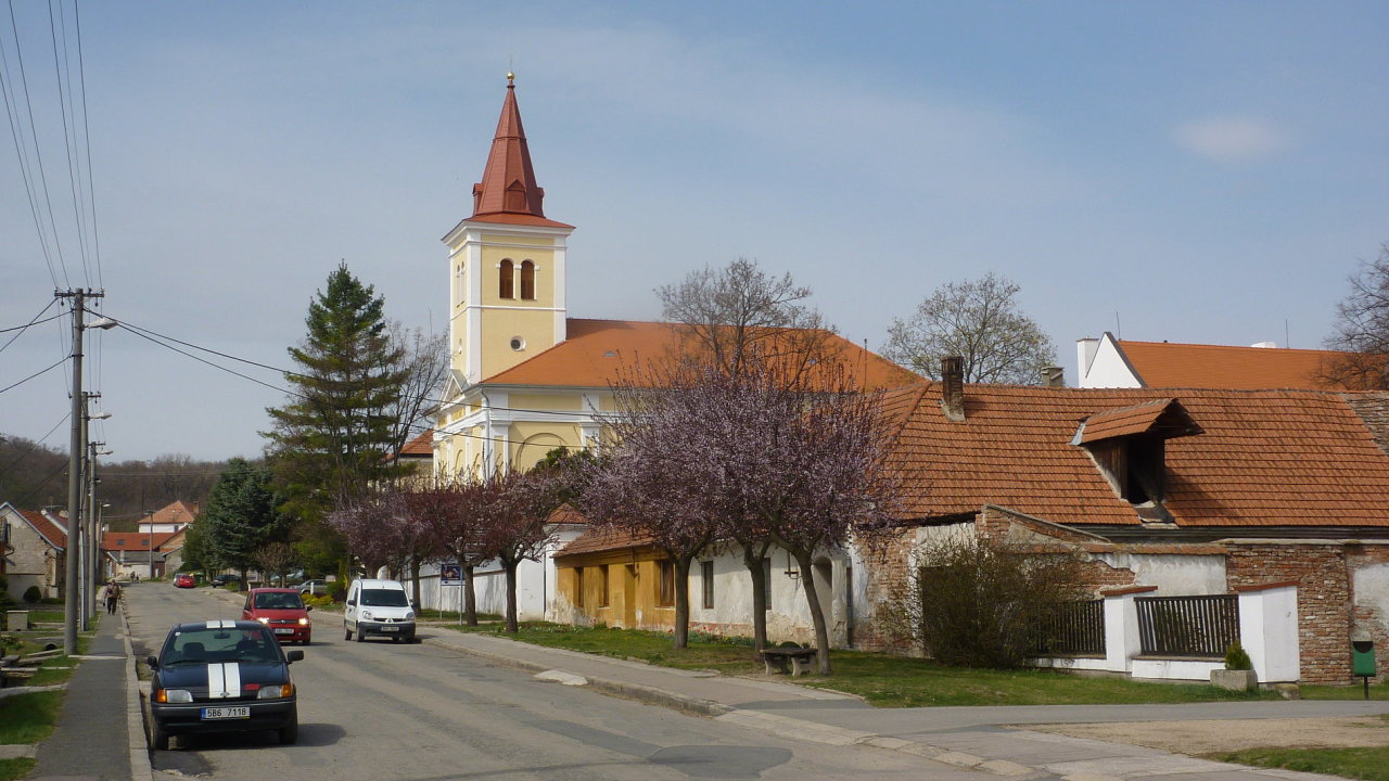 Nves s kostelem v Bohuticch