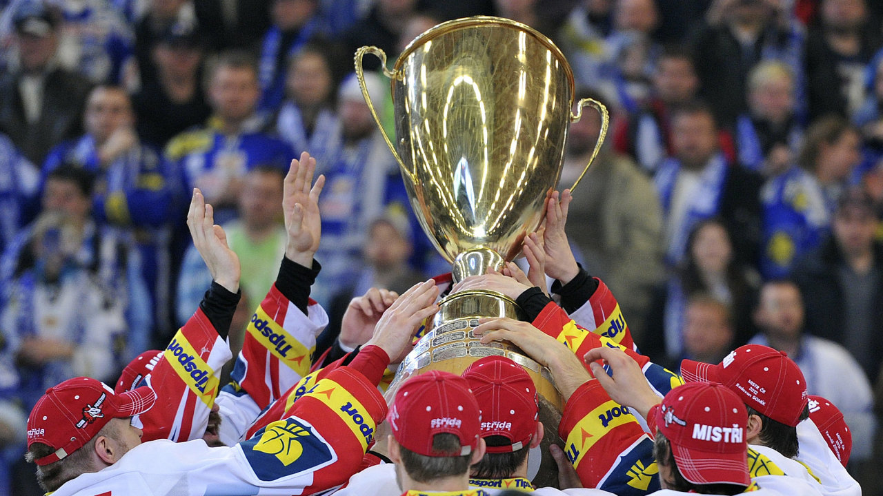 Pardubice slav titul  v sezon 2011/2012