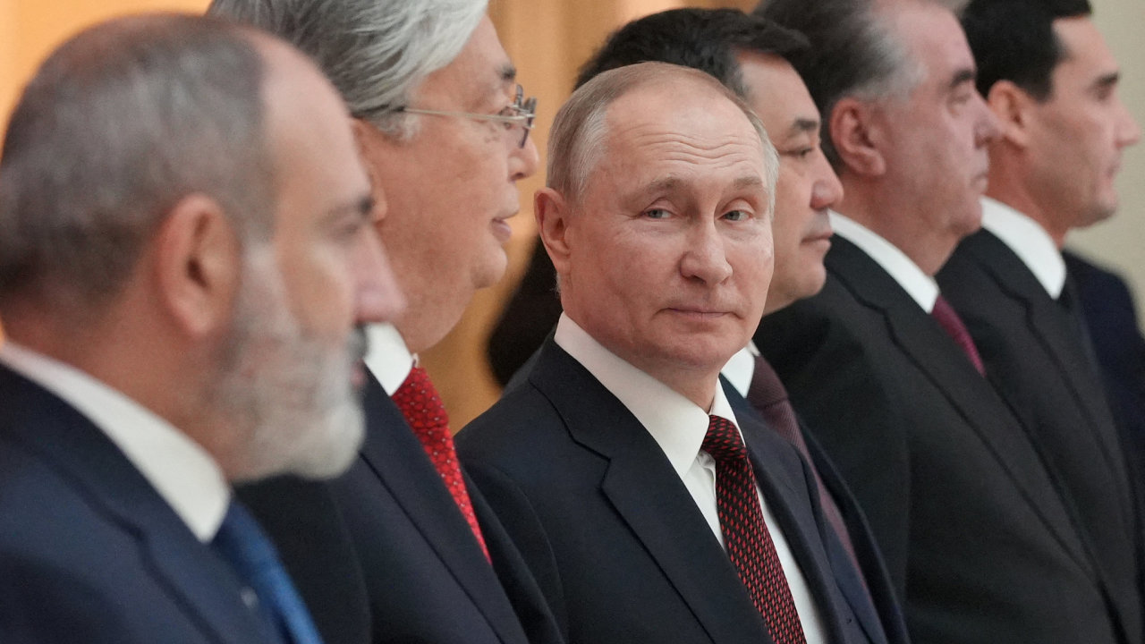 Vladimir Putin na setk�n� p�edstavitel� st�t� SNS.