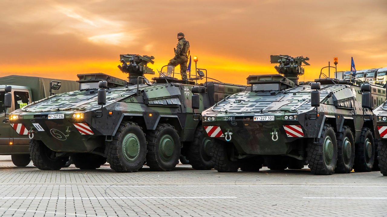 N�meck� obrn�nce Boxer v litevsk� Klajped� na cvi�en� v roce 2020.