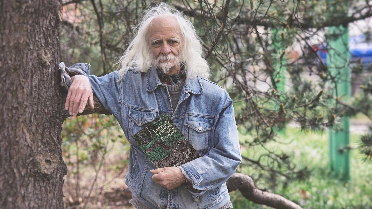 �esk� p�ekladatel a publicista Josef Rauvolf p�elo�il �adu knih zejm�na z okruhu beatnick� literatury a pod�lel se tak� na nat��en� n�kolika televizn�ch po�ad�, nap��klad cyklu Alternativn� kultura.