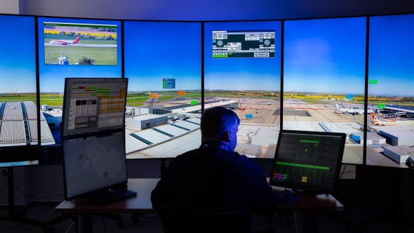 Digit�ln� platforma poskytuje ��d�c�m letov�ho provozu stejnou, a�v��ad�...