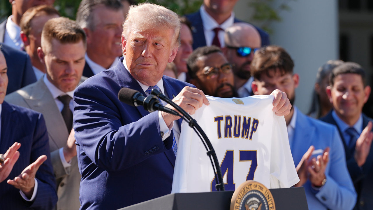 Podle Trumpa je clo nejhez��m slovem ve slovn�k�. Hled� tak nov� a nov�...