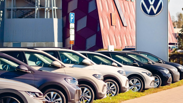 Volkswagen podle odbor� zmraz� mzdy