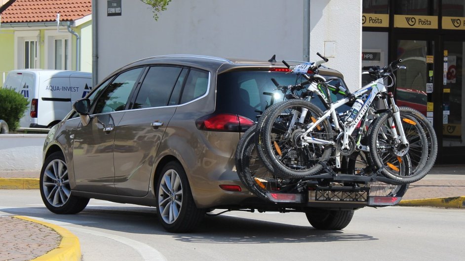 Nosi kol FlexFix u Opelu Zafira Tourer pln obtkan tymi bicykly.