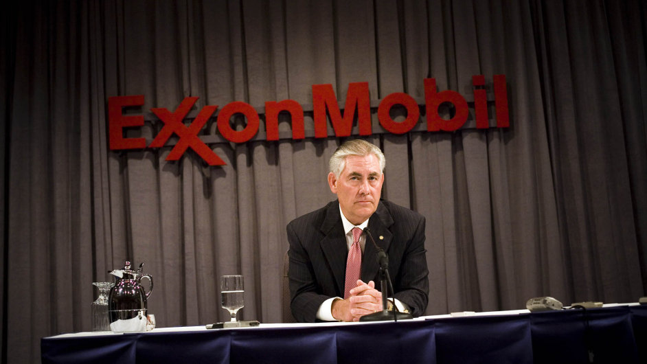 Rex Tillerson si v ele ExxonMobilu jen na platu vydlal pes 240 milion dolar ped zdannm. Jeho jmn se nyn odhaduje na 150 milion dolar.