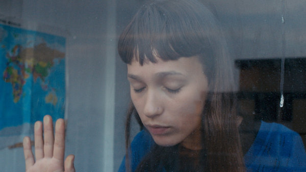 Na snímku z portugalského filmu je debutující herečka Alice Albergaria Borgesová.