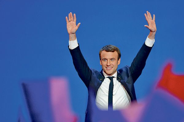 Macron v&iacute;t�zstv&iacute;m v prvn&iacute;m kole pos&iacute;lil euro