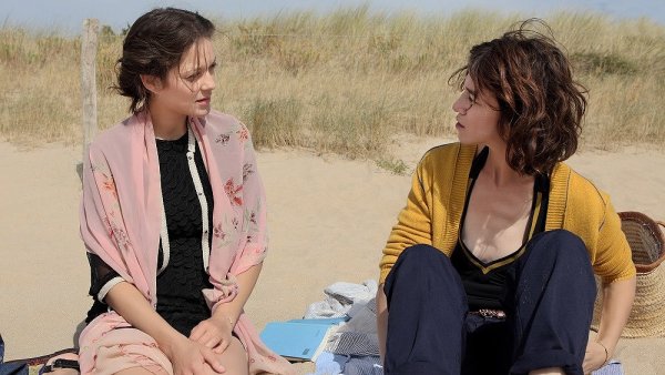 Hvězdami zahajovacího filmu Ismael's Ghosts jsou herečky Marion Cotillardová a Charlotte Gainsbourgová.