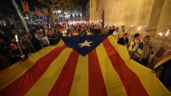 V Barceloně budou v pondělí demonstrovat statisíce lidí na podporu nezávislosti Katalánska.