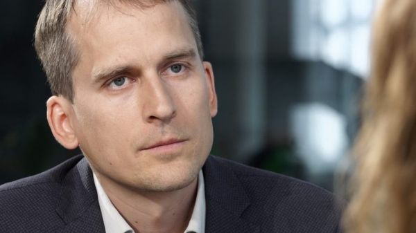 Veden&iacute; Prahy? Jako kdy� pejsek s ko�i�kou va�&iacute; dort, radn&iacute; si d�laj&iacute; naschv&aacute;ly, �&iacute;k&aacute; �i�insk&yacute;.