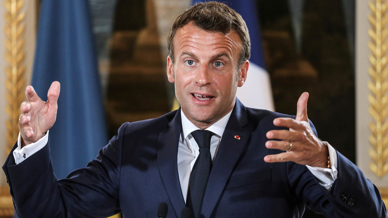 Nov nadechnut. Francouzsk prezident Emmanuel Macron se oklepal z poulinch protest a tla dl sv reformy.