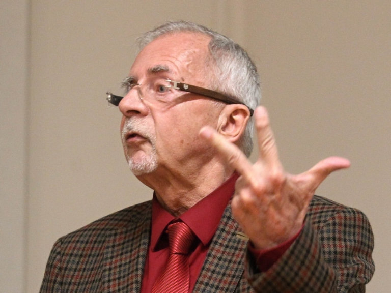 Vládní strany veřejně nepodpořily žádného ze tří kandidátů na ombudsmana. Opozice vesměs odmítá někdejšího zástupce veřejného ochránce práv Stanislava Křečka (na snímku). (Foto: Profimedia) Vládní strany veřejně nepodpořily žádného ze tří kandidátů na ombudsmana. Opozice vesměs odmítá někdejšího zástupce veřejného ochránce práv Stanislava Křečka (na snímku).