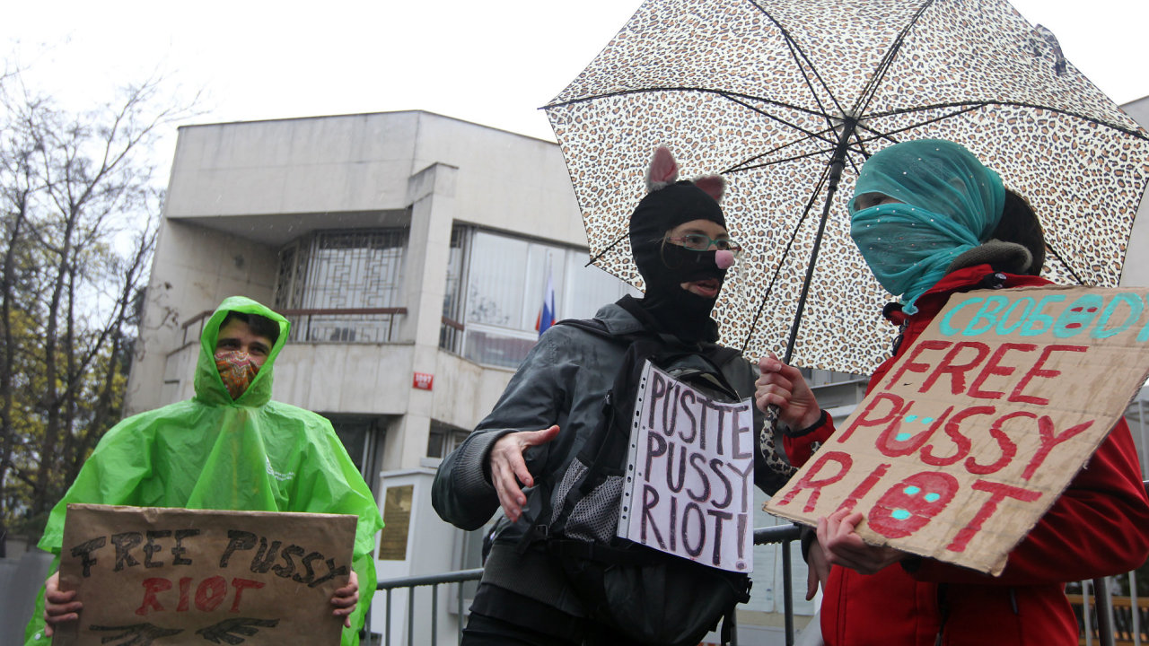Manifestace za proputn ruskch aktivistek ze skupiny Pussy Riot.