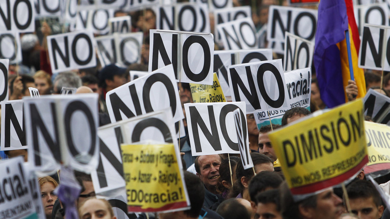 Protesty proti krtm v Madridu. bez prce je zhruba polovina mladch panl.