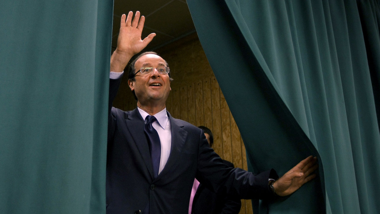 Francois Hollande bude soupeem Nicolase Sarkozyho