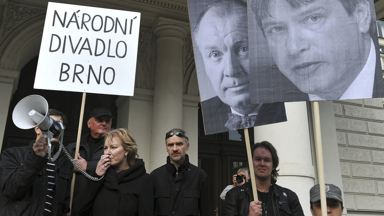 Demonstrace za zachovn opery Nrodnho divadla Brno mla odhadem tisc astnk.