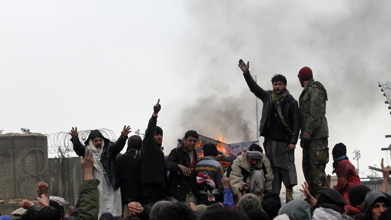 Demonstrace proti plen kornu v Afghnistnu