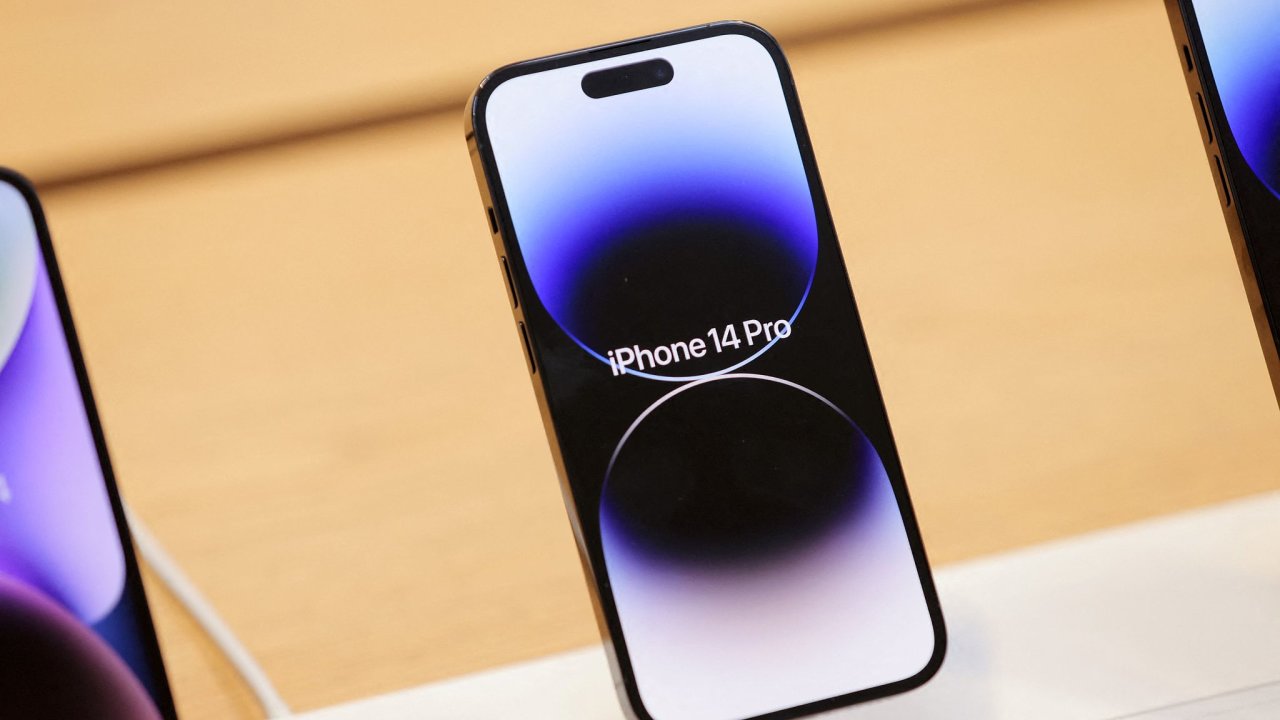 Apple tento týden uvedl, že zaène vyrábìt iPhone 14 v Indii, protože pøesouvá èást výroby z Èíny.