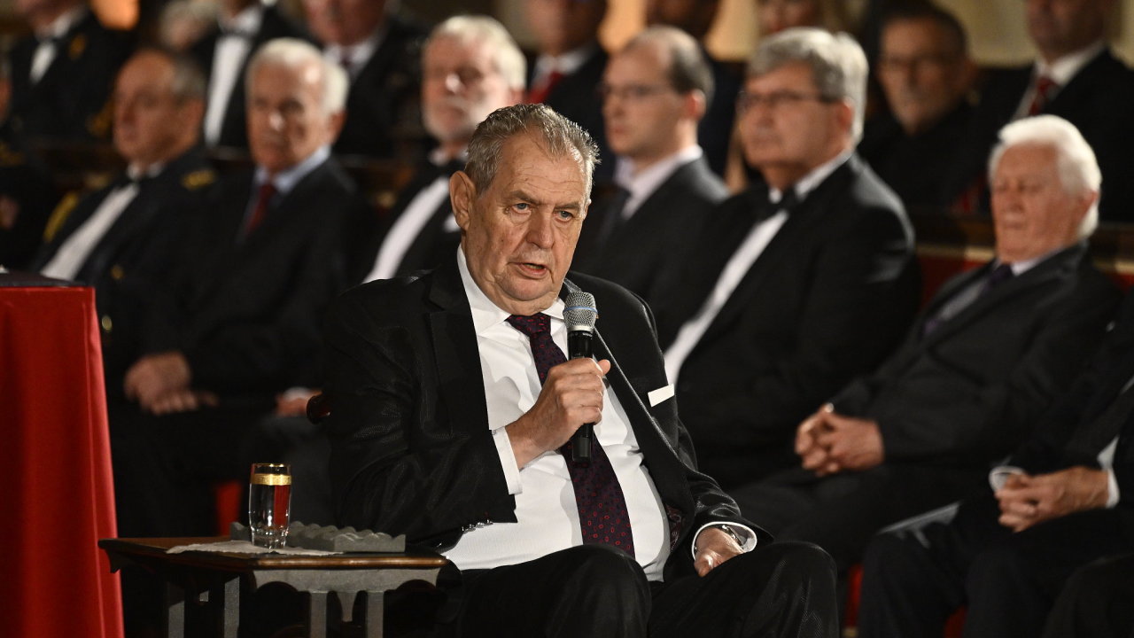 Prezident Miloš Zeman udìloval u pøíležitosti státního svátku 28. øíjna státní vyznamenání.