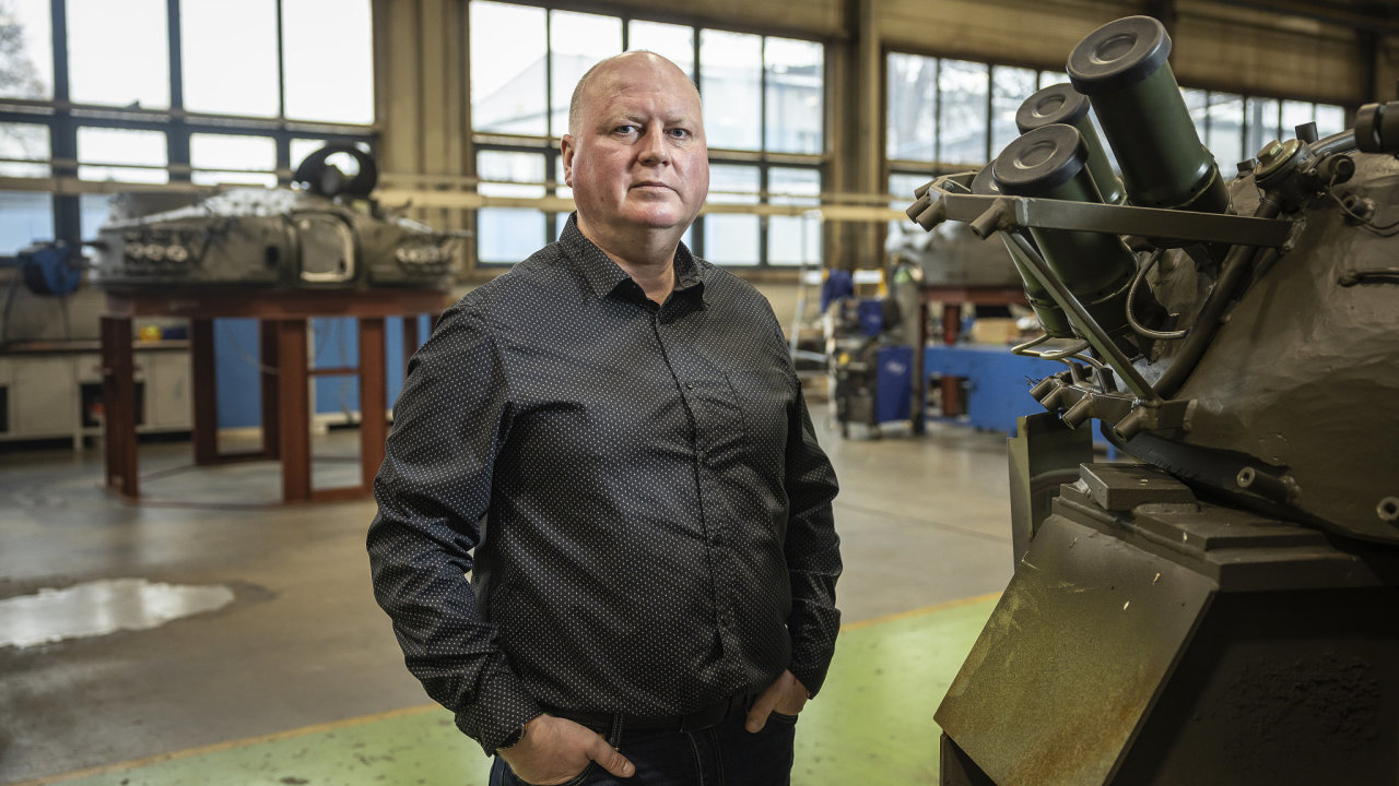 Jsme na tom lp, ale jet nejsme za vodou. editel Vlastimil Navrtil dostv sttn podnik VOP CZ k zisku a lepmu vhledu do budoucna.